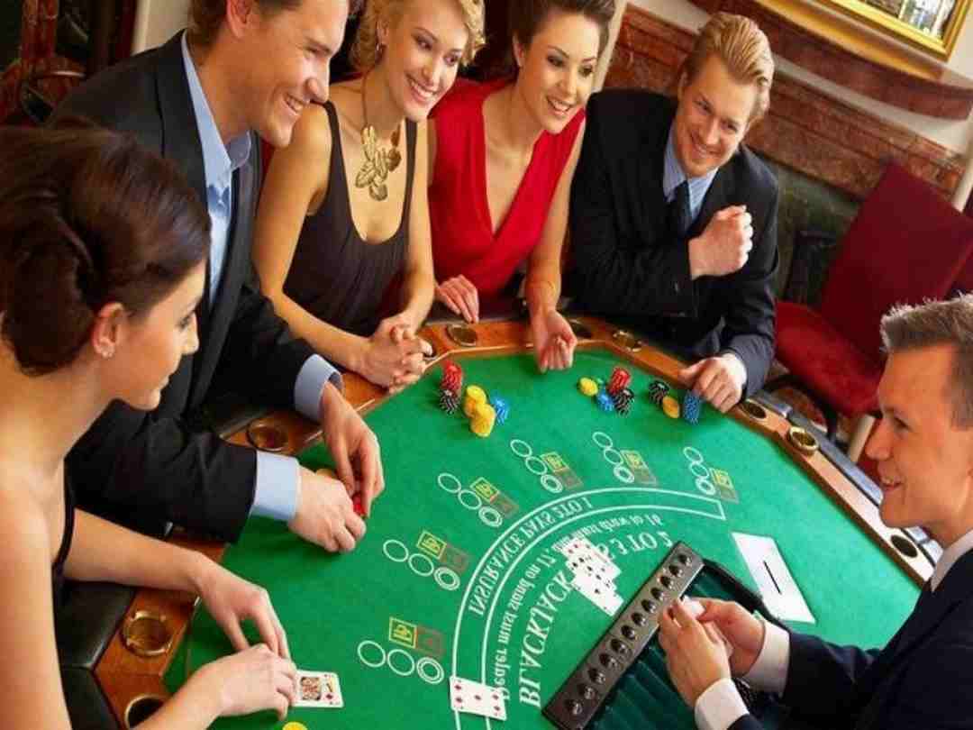 Cơ hội vui chơi các trò đỏ đen tại Casino của Holiday Palace