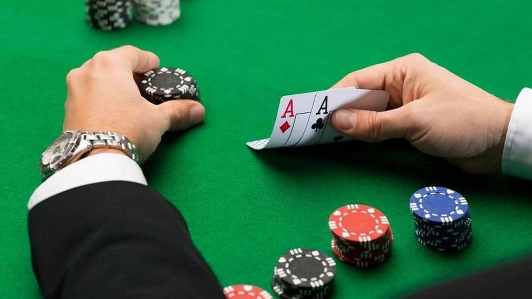 Game bài Xì tố có phải Poker không?